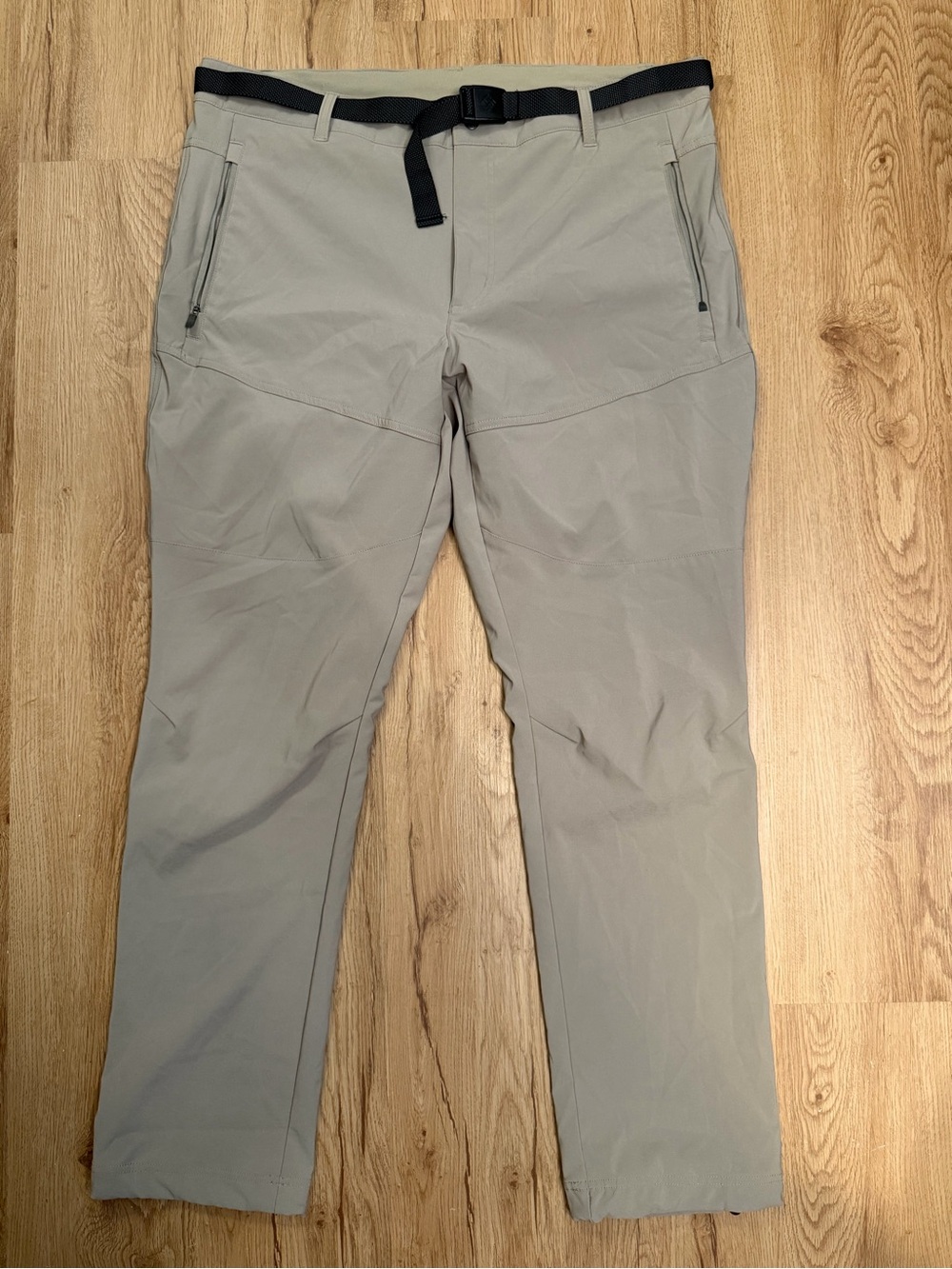 Columbia Men's Cargo Pants in Tan with Integrated Belt 38x32